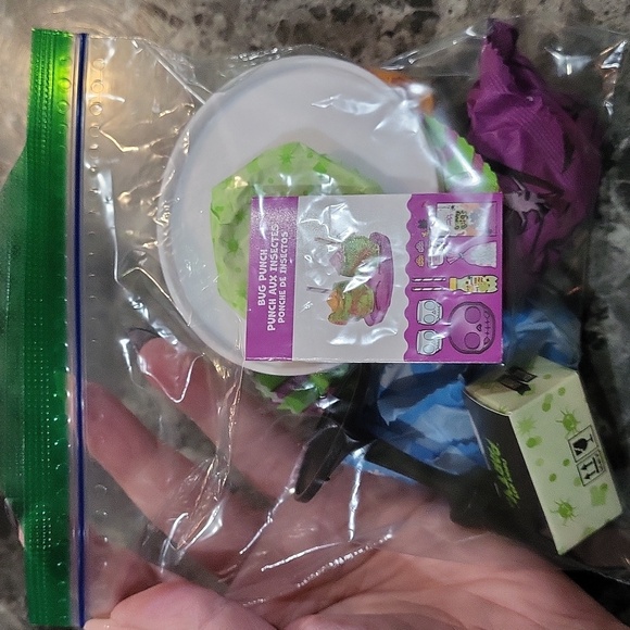 Miniverse Make It Mini Food Bug Punch - Picture 4 of 4